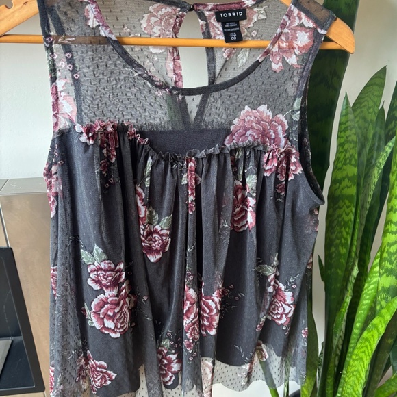 Torrid 00 Floral Sleeveless Blouse - Picture 2 of 5
